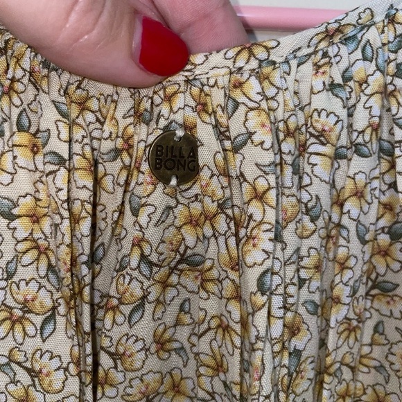 Billabong NWT Dream Isle Charmer Yellow Floral Dress Size Small Oversized - Picture 9 of 9